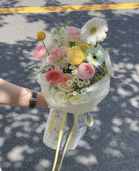 Asian Flower Bouquet, Korean Flower Bouquet Aesthetic, Flowers Bouquet Colorful, Bouquet Reference, Korean Flower Bouquet, Korean Bouquet, Bouquet Colorful, Korean Flower, Birthday Flowers Bouquet