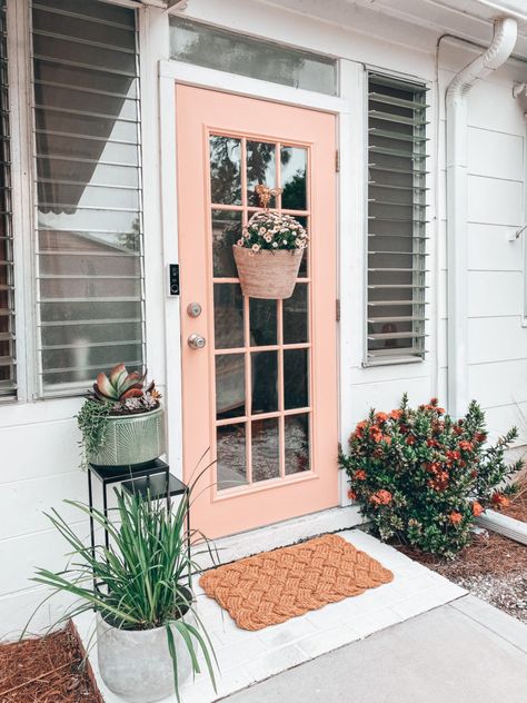 Narrow Front Door Entry Exterior, Balcony Boho, Blushing Bungalow, Apartment Door Decor, Apartment Front Doors, Spring Front Porch Decor, Pink Front Door, Spring Front Porch, Front Porch Decor Ideas