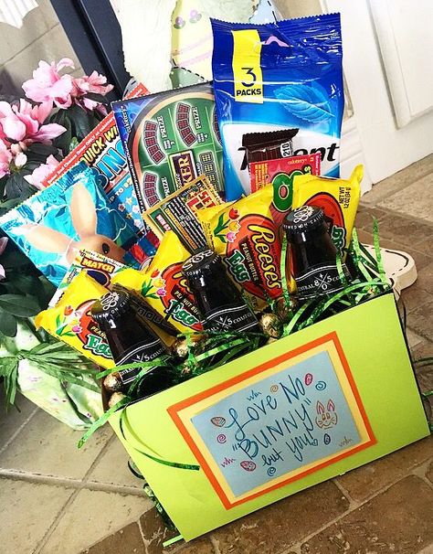 Affordable & Clever Easter basket ideas for your husband Gifts Baskets For Boyfriend, Baskets For Boyfriend, Husband Easter Basket, Boyfriend Easter Basket, Homemade Easter Baskets, Adult Easter Baskets, Fun Easter Baskets, Easter Basket Crafts, Gifts Baskets