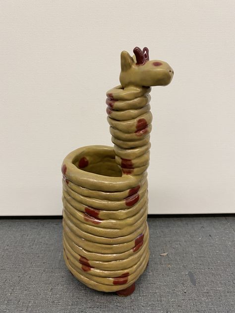 Clay Coil Vase Ideas, Exposed Coil Pots, Coiling Pottery Ideas, Coil Vessels Ideas, Ceramic Coil Projects, Coil Vase Ceramics, Coil Pots Ideas, Ceramics Coil, Coil Ceramics