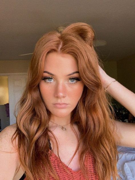 Strawberry Blonde Hair Balayage Natural, Light Redhead Hair, Light Auburn Red Hair, Hair Color For Blue Eyes And Olive Skin, Light Fall Hair Color, Brown To Copper Hair Before And After, Light Ginger Blonde Hair, Light Cowboy Copper Hair, Copper Hair Olive Skin