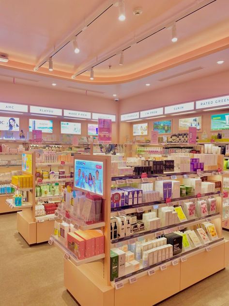 Cosmetics Business Aesthetic, Skincare Store Aesthetic, Toko Skincare Aesthetic, Rak Kosmetik Aesthetic, Rak Skincare Aesthetic, Skincare Store Design, Toy Store Aesthetic, Toko Aesthetic, Rak Skincare