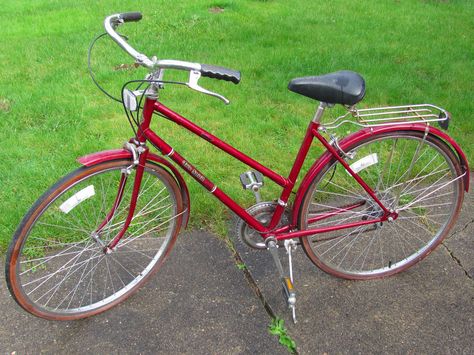 My Vintage #70s "Free Spirit" 10 Speed #Bike ... almost cherry!   This is such a fun ride =) Old Bike Aesthetic, 70s Bicycle, 80s Bicycle, 1990’s Aesthetic, Billy Showalter, Bicycle Aesthetic, Bicycle Pictures, Bike Artwork, Champagne Problems