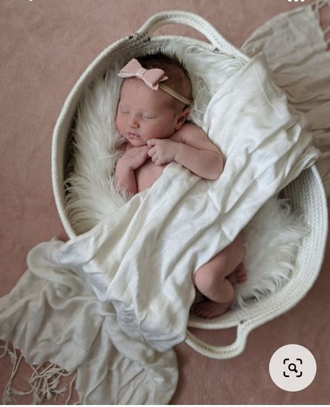 Taking Newborn Photos, Doing Your Own Newborn Photos, Ideas For Newborn Pictures, Home Diy Newborn Photos, 3 Week Newborn Photos, Easy Newborn Photos At Home, How To Do A Newborn Photoshoot At Home, Newborn Baby Girl Photoshooting Ideas At Home, Christian Newborn Photos