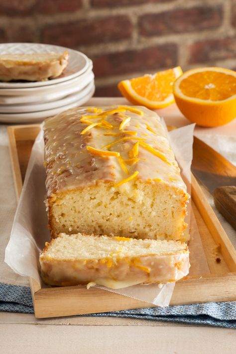 Made with yogurt and olive oil in lieu of butter, this fragrant pound cake is on the light side. Ginger Pound Cake, Orange Pound Cake, Bolo Fit, Olive Oil Cake, Ginger Recipes, Think Food, Pound Cake Recipes, Food Cakes, Pound Cake