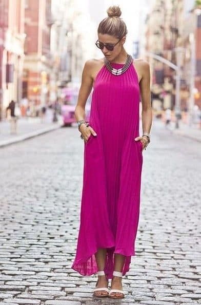 Magenta maxi dress with golden necklace and white sandals Cerise Pink Dress, Pink Sparkly Dress, Bright Pink Dress, Neon Prom Dresses, Neon Pink Dresses, What Shoes To Wear, Bright Pink Dresses, Sparkly Prom Dress, Below The Knee Dresses