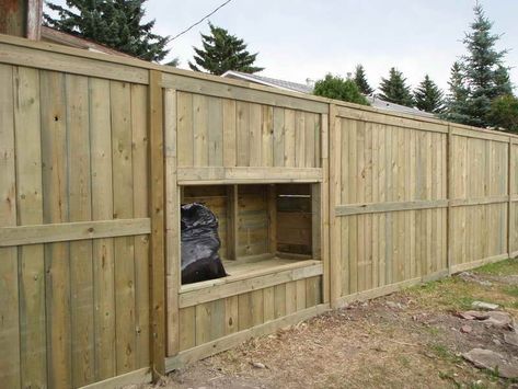 The best fence wooden design that you can try in your home 36 Cedar Wood Fence, Privacy Fence Ideas, Wood Fence Gates, Pasture Fencing, Diy Privacy Fence, Wooden Fences, Privacy Fence Panels, Wood Privacy Fence, Wood Fence Design