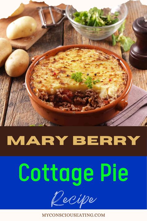 Cottage pie on a wooden board Mary Berry Recipes Baking, Cottage Pie Recipe, Mary Berry Recipe, Fluffy Mashed Potatoes, Potato Toppings, Copykat Recipes, Cottage Pie, Mary Berry, Mashed Potato