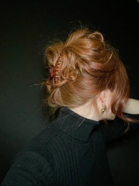 Ginger Updo Hairstyles, Prom Hairstyles Claw Clip, Hair Clipped Up, Red Hair Prom Hairstyles, Auburn Updo, Ginger Updo, Hairstyles With Hair Clips, Ginger Hair Styles, Red Hair Updo