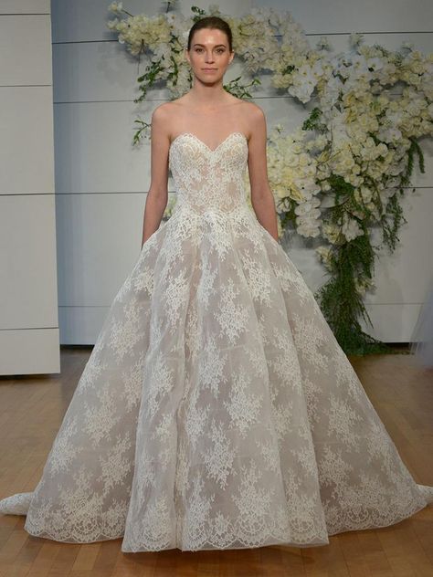 Monique Lhuillier Spring 2018 lace ball gown wedding dress with sweetheart neckline Monique Lhuillier Bridal Lace, Monique Lhuillier Wedding, Monique Lhuillier Wedding Dress, Monique Lhuillier Bridal, Wedding Dress Prices, Wedding Dresses 2018, A Wedding Dress, Princess Bride, Bridal Fashion Week