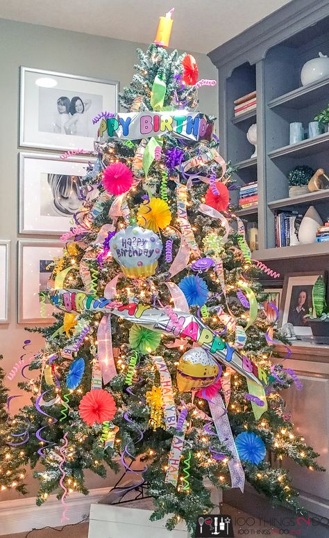 Birthday At Christmas Time, Birthday Theme Christmas Tree, May Christmas Tree Ideas, Theme Trees Christmas, December Birthday Party Themes, Birthday Tree Decorations, Summer Tree Decorating Ideas, Birthday Tree Ideas, Holiday Trees Year Round