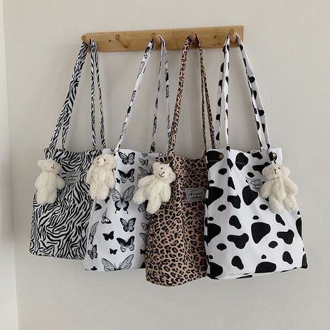 YIMYIK High Quality Personality Nylon Bear Bucket Bag Ins Butterfly Printing Shoulder Bag for Woman https://m.alibaba.com/product/1600539055669/YIMYIK-High-Quality-Personality-Nylon-Bear.html?__sceneInfo={"cacheTime":"1800000","type":"appDetailShare"} Butterfly Handbag, Casual Tote Bag, Beg Tangan, Printed Handbags, Cow Pattern, Casual Tote, Mua Sắm, Canvas Shoulder Bag, Types Of Bag