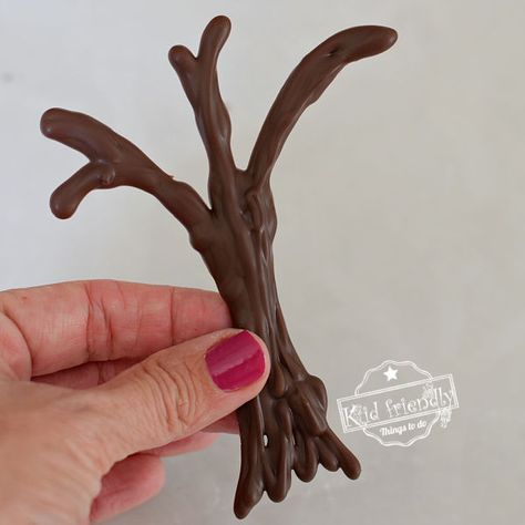 Chocolate Trees How To Make, Fondant Tree, Dessert Unique, Chocolate Birthday Cake Decoration, Diy Icing, How To Make Trees, Halloween Cakes Easy, Chocolate Decor, Haunted Tree