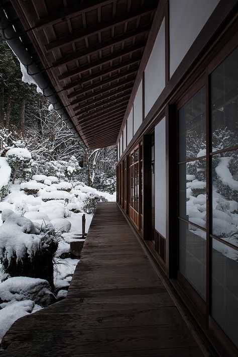 Traditional Japanese House, Japan Aesthetic, Japanese Architecture, Kyoto Japan, Japanese House, Pretty Places, Japanese Garden, Japanese Culture, Walkway