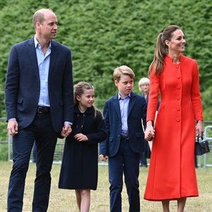 Adorable Puppies (and 1 Kitty!) Who Wanna Wish You a Happy Fourth of July | Glamour Kate Middleton Kids, Prinz George, Prince Georges, Cardiff Castle, Prince William Et Kate, Princesa Charlotte, Princesse Kate Middleton, Looks Kate Middleton, Prins William