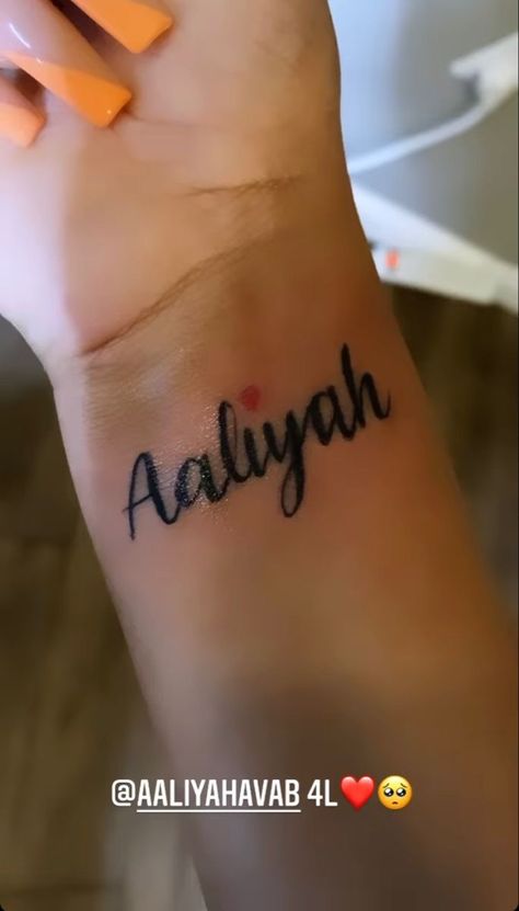 ˚୨୧⋆ @bella2angel Name Tattoos For Girls, Small Name Tattoo, Boyfriend Name Tattoos, Name Tattoos For Moms, Name Tattoos On Wrist, Girl Thigh Tattoos, Baby Name Tattoos, Meaningful Tattoo Quotes, Hand Tattoos For Girls