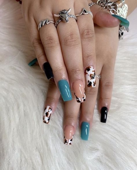 Luke Combs Nails Design, Cow Skull Nail Art, Lainey Wilson Nail Ideas, Nails For Tennessee Vacation, Equestrian Nails, Morgan Wallen Nails, Punchy Western Nails, Western Nail Designs, Western Style Nails