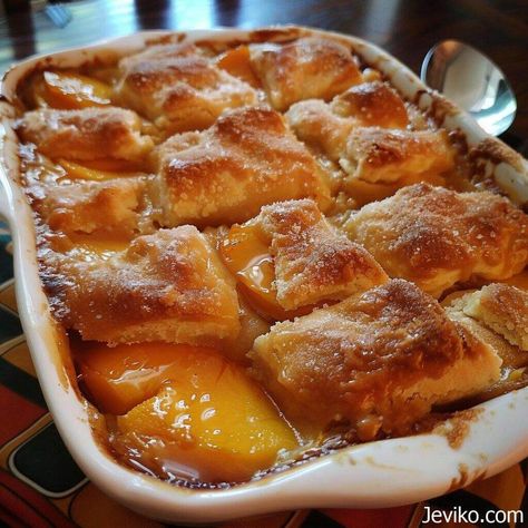 Triple Crust Peach Cobbler Peach Cobbler With Bottom Crust, Peach Cobbler With Puff Pastry Crust, Triple Crust Peach Cobbler, Double Crust Peach Cobbler, Garlic Parmesan Roasted Potatoes, Cobbler Recipes Easy, Garlic Bread Pizza, Puff Pastry Crust, Dump Cakes