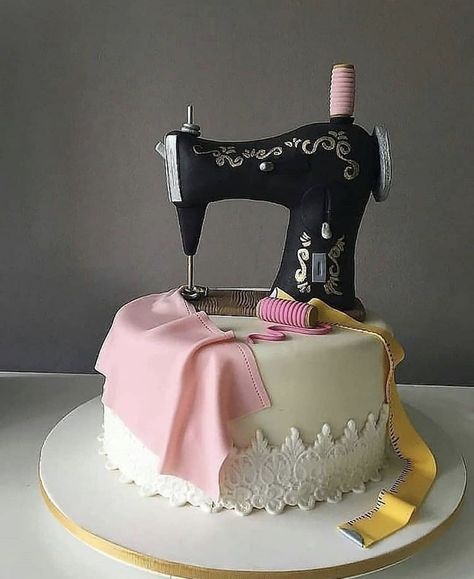 Gateau Baby Shower Garcon, Sewing Machine Cake, Sewing Cake, New Birthday Cake, Cake Decorating With Fondant, Amazing Desserts, Simple Cake Designs, Funny Birthday Cakes, Cake Stuff