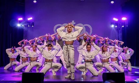 Royal Family Dance Crew, Dance Team Aesthetic, The Royal Family Dance, Dancer Aesthetic Hip Hop, Kirsten Dodgen, Dance Crew Outfits, Dancer Core, Hip Hop Dance Team, Stage Concept