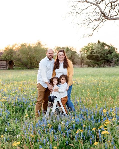 Katy, TX - Bluebonnet Family pictures Bonnet Pictures, Hawk Spirit Animal, Click Photography, Blue Bonnet, Family Photo Sessions, Blue Bonnets, Family Pictures, Photography Session, Spirit Animal