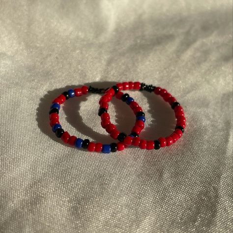 Spider Man Jewelry Diy, Spiderman Jewelry Diy, Spider Man Beaded Bracelet, Spider Man Kandi, Boys Beaded Bracelets, Spiderman Beads, Boys Bracelets, Ring Boy, Beaded Spiders