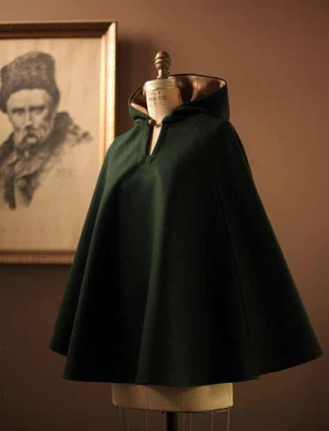 Short Hooded Cape, Dark Green And Gold Dress, Cape Aesthetic, Dark Green Clothes, Green Cape, Dark Green Top, Knot Button, Cape For Women, Cape Fashion