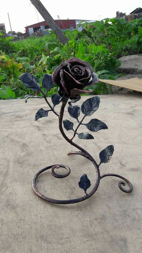 Metal Flower Art, Diy Welding Projects, Cool Welding Projects, Blacksmith Projects, Metal Artwork Wall, Welding Art Projects, Diy Welding, Garden Art Projects, Metal Art Diy