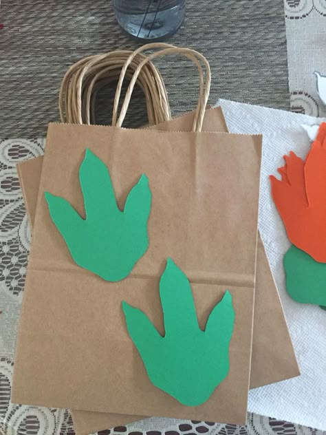 DIY Dinosaur theme goodie bag Dino paws Diy Dinosaur Goodie Bags, Dinosaur Bags Diy, Dinosaur Favors Ideas, Dinosaur Goodie Bags Ideas, Dinosaur Goody Bag Ideas, Dinosaur Candy Bags, Goody Bags Ideas, Dinosaur Goodie Bags, Dinosaur Gift Bags