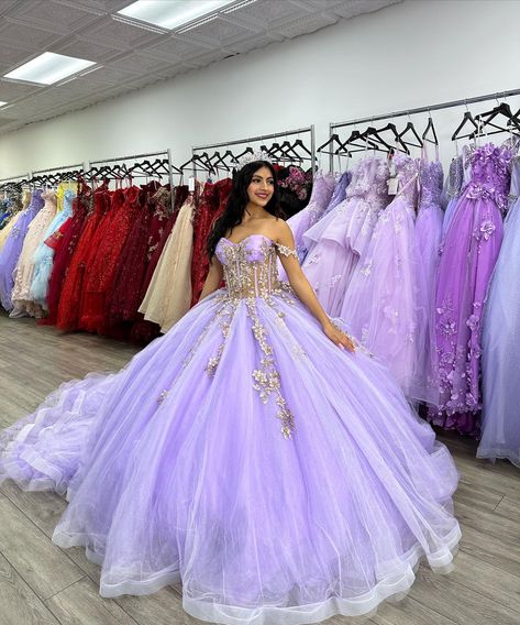 Lilac Purple Quinceanera Dress, Rapunzel Quince Dress, Violet Quinceanera Dresses, Rapunzel Quinceanera Dress, Lavender Quinceanera Ideas, Light Purple Quinceanera Dresses, Purple Quinceanera Dress, Purple Quince Dress, Dresses For 15