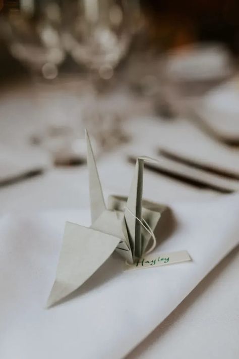 Favour Ideas Wedding Kate Gray Photography #wedding #favours Origami Wedding Place Cards, Paper Cranes Wedding Decor, Crane Wedding Decor, Paper Crane Wedding Decor, Wedding Paper Cranes, Origami Crane Wedding, Placename Wedding, Origami Wedding Decor, Name Card Ideas