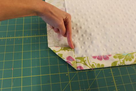 Sewing Area, Quilted Projects, Girls Rooms, Scrap Quilt, Beginner Sewing Projects Easy, Quilt Binding, Creation Couture, Valances, Quilting Tips