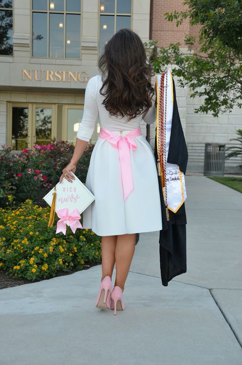 Np Graduation Pictures, Pregnant Graduation Pictures, Nursing Pics, Lpn Graduation, Nursing Photos, Nursing Photography, Pharmacy School Graduation, Nurse Practitioner Graduation, Nursing School Graduation Pictures