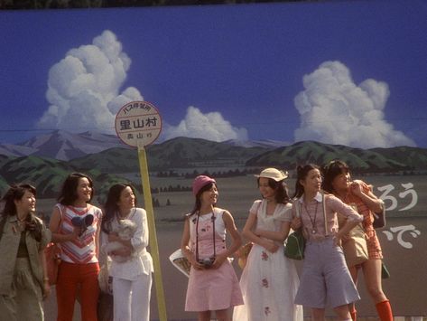 Teenage friends sport colorful, groovy, west-emulating fashions in the post modern romp horror Hausu Hausu 1977, House 1977, Japanese Horror, Summer Movie, Septième Art, I Love Cinema, Movie Shots, Japanese Film, Film Inspiration