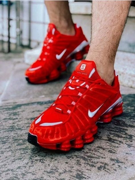 12 Molas- Tênis Vermelho | Mercado Livre All Red Nike Shoes, 12 Mola, Tenis Air Force, Red Nike Shoes, Nike Shox Shoes, Nike Shoes Blue, Nike Shoes Women Fashion, Custom Sneakers Diy, White Shoes Men