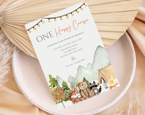 This DIY PRINTABLE 1st birthday bundle features an camping vibe with a green and beige color palette. Use this template to edit the fonts and all graphic colors to meet the needs of your event. 1 Happy Camper Birthday, Happy Camper 1st Birthday, Camping Birthday Party, Birthday Illustration, One Happy Camper, Camping Birthday, 1st Birthday Invitation, 1st Birthday Invitations, Invitation Sizes