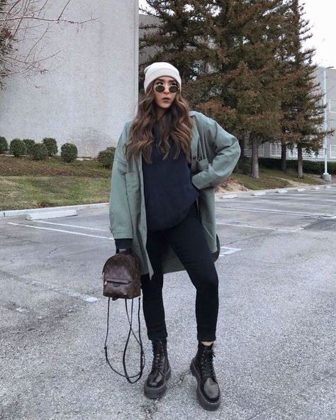 Ty Bellfy (@ty.bellfy) • Instagram photos and videos Better Sweater Outfit, Sweater Outfit Ideas, 80s Skater Fashion, Cute Sweater Outfits, Fall Sweater Dress, Sweater Outfits Fall, Best Leather Jackets, Trendy Outfit Ideas, Stylish Sweater