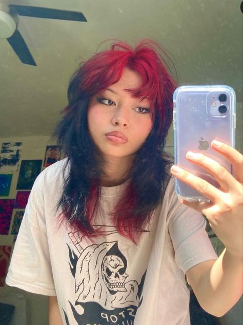 Geeky Clothes, Red Hair Inspo, Hair Streaks, Dyed Hair Inspiration, Wolf Cut, Fluffy Hair, Grunge Makeup, Dye My Hair, Hair Dye Colors