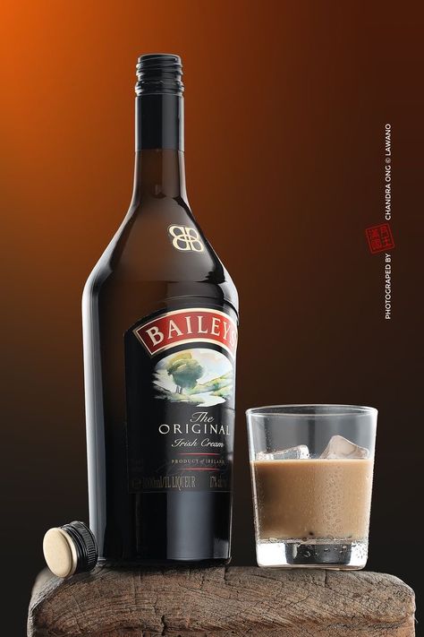 Liquor Photography, Beverage Photography Ideas, Baileys Original, Alcohol Packaging, Alcoholic Drink, Stylish Nails Designs, Wine Top, Memes Status, Funny Emoji