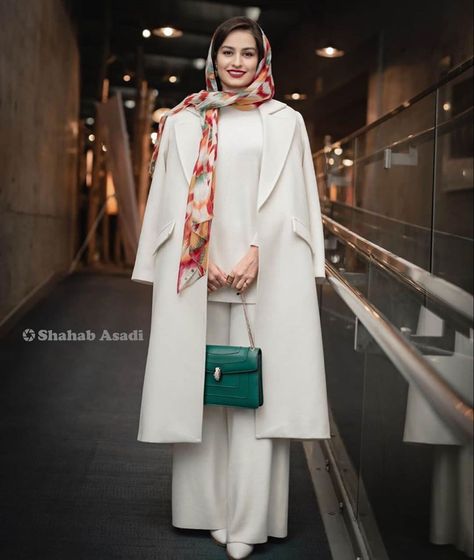 Abaya And Coat, White Coat Hijab Outfit, Abaya Overcoat Designs, Coat Burkha, Turkish Coat Abaya, Clothes Korean Style, Iranian Fashion, Street Hijab Fashion, Iranian Women