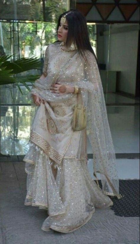 #Karvachauth is already here and planning what to wear and deciding upon your #looks needs extensive planning. Therefore we have bought you few style ideas which will help you to decide on your look for the occasion.

#𝐓𝐡𝐫𝐞𝐚𝐝𝐬 Wedding Dress Mermaid Lace, Desi Wedding Dresses, Pakistani Wedding Outfits, Alternative Wedding Dresses, Pakistani Fashion Party Wear, Salwar Kamiz, Pakistani Bridal Dresses, Pakistani Wedding Dresses, Pakistani Bridal Wear