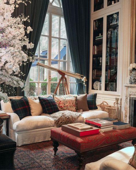 Ralph Lauren Living Room, Ralph Lauren Home Living Room, Ralph Lauren Interiors, Ralph Lauren Bedroom, Cozy Decor, Ralph Lauren Home, Living Room Inspiration, Dream Home Design, Luxury Living Room