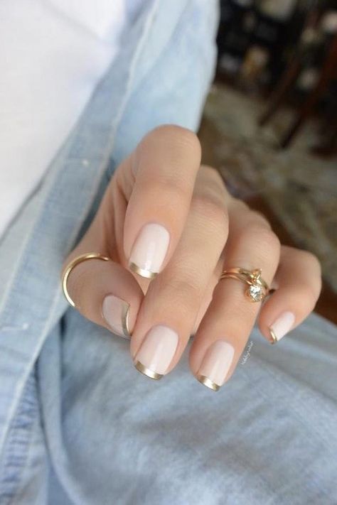 35 Cute & Trendy Gold French Tip Nails Ideas for 2024 Accent Nail Designs, Nail Tip Designs, Bridal Nail Art, Manicure Colors, French Tip Nail Designs, Matte Nails Design, Formal Nails, Rose Gold Nails, Super Nails