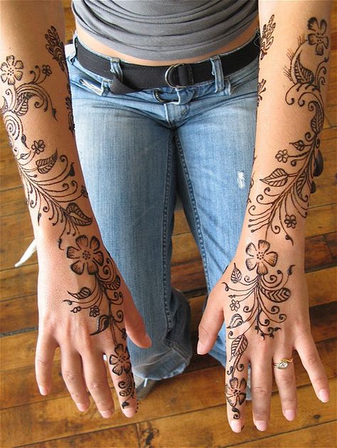 Henna Arm Tattoo, Nice Info, Henna Tattoo Designs Arm, Floral Henna, Floral Henna Designs, Design Tattoos, Skeleton Hand Tattoo, Bridal Mehendi Designs, Hand Tattoos For Women