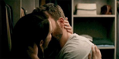 Chris Evans Kiss Gif, Chris Evans Gay, Chris Evans Kiss, Chris Evans Gifted, Romantic Kiss Gif, Kiss Gif, Christopher Evans, Aaron Taylor, Robert Evans