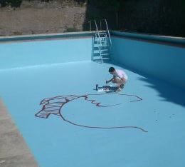 painting underwater murals in a pool Painted Pools, Painting Underwater, Empty Pool, Amazing Swimming Pools, Pool Paint, Pool Art, Pool Remodel, Hot Tub Cover, Cool Swimming Pools