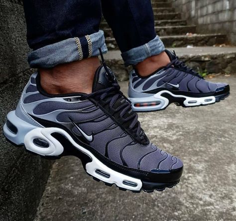 Nike Tn Shoes, Fly Shoes, Fashion Logo Branding, Nike Tn, Nike Vapormax, Nike Shoes Jordans, Mens Nike Shoes, Nike Air Max Plus, Air Max Plus