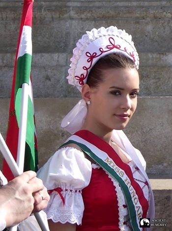 Because Hungarian women are the most beautiful! Hungarian Clothing, Hungarian Girl, I Dream Of Genie, Hungarian Girls, Hungary Travel, Heart Of Europe, Budapest Hungary, Folk Costume, People Of The World