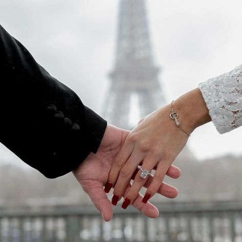 Rachel and Gabriel’s Parisian proposal was something straight out of a movie ❤️ #DDFamilyAlbum 📸: @lillovincent @kissmeinparis | Instagram Engagement Proposal Photos, Unique Proposals, Pave Wedding Rings, Diamonds Direct, Pave Diamond Engagement Rings, Proposal Photos, Diamond Rings Design, Paris Wedding, Engagement Announcement