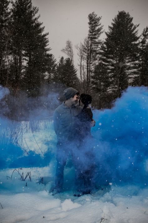 Gender Reveal During Photoshoot, Gender Reveal In The Snow, Gender Reveal Photoshoot Winter, Snow Gender Reveal Ideas, Gender Reveal In Winter, Winter Gender Reveal Photoshoot, Christmas Gender Reveal Photoshoot, Gender Reveal Ideas In Winter, Snow Gender Reveal